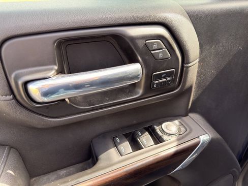 Used 2022 GMC Sierra 2500 SLT w/ SLT Convenience Package image 31