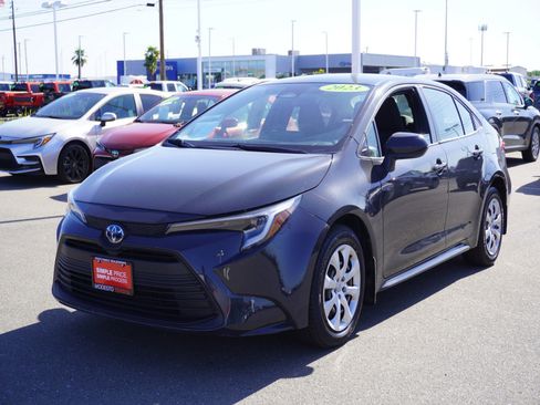 Used 2023 Toyota Corolla LE w/ Carpet Mat Package (TMS) FWD image 5