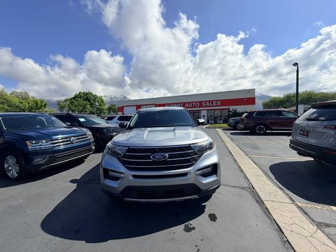 Used 2020 Ford Explorer XLT w/ Equipment Group 202A AWD/4WD image 9