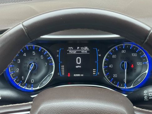 Used 2017 Chrysler Pacifica Touring-L FWD image 21