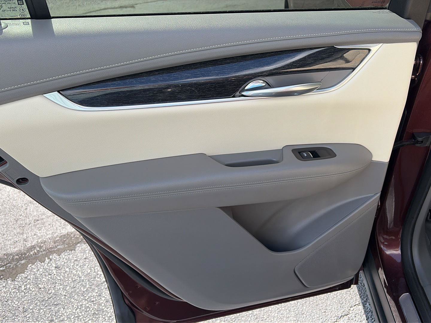 Used 2022 Cadillac XT6 Premium Luxury w/ LPO, Floor Liner Package AWD/4WD image 13