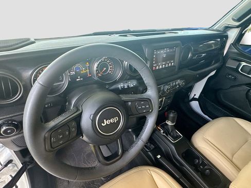 Used 2023 Jeep Wrangler Unlimited Sport AWD/4WD image 10