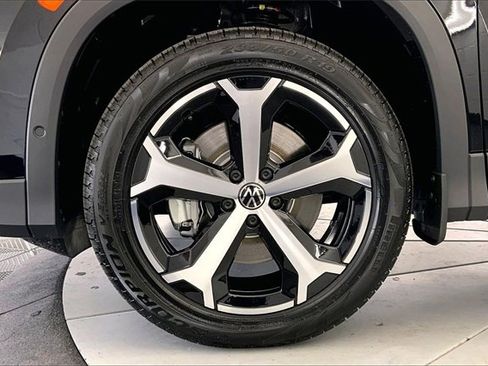 New 2026 Volkswagen Tiguan SE image 12