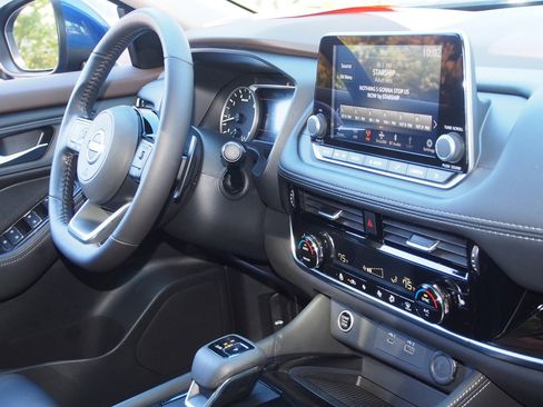 Used 2023 Nissan Rogue SL AWD/4WD image 10