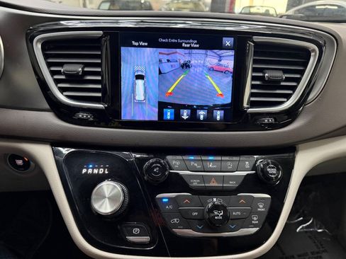 Used 2017 Chrysler Pacifica Touring-L Plus w/ Advanced Safetytec Group FWD image 27