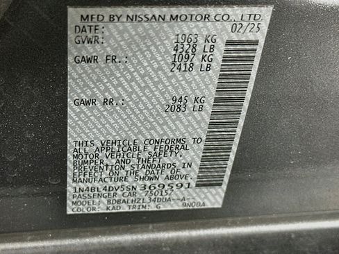 Used 2025 Nissan Altima 2.5 SV FWD image 12