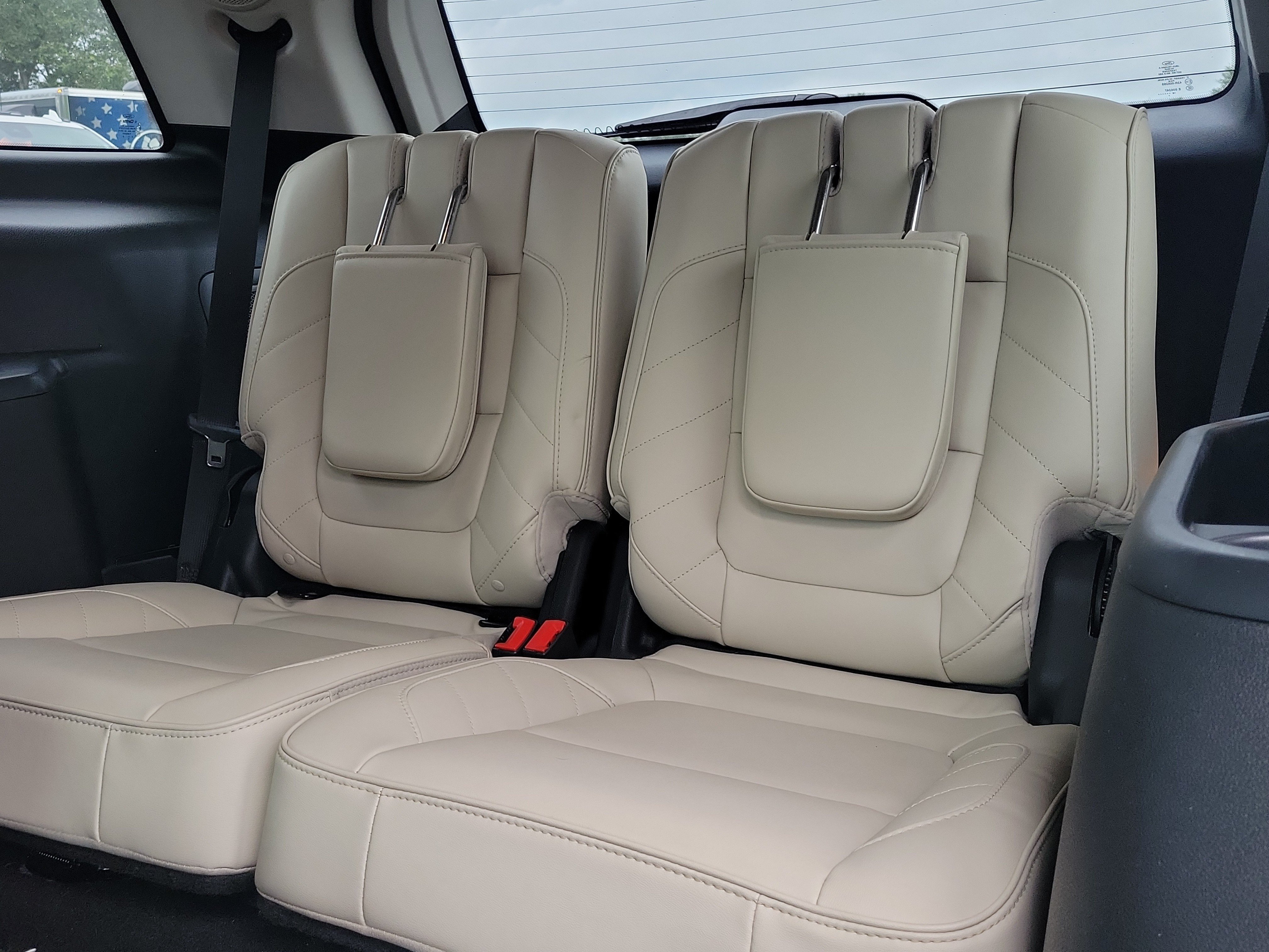 Used 2019 Ford Explorer Limited w/ Limited Luxury Package FWD image 12