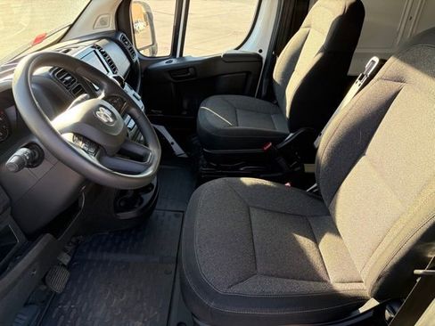 Used 2025 RAM ProMaster 2500 w/ Convenience Group image 11