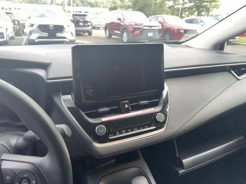 Used 2026 Toyota Corolla LE FWD image 5
