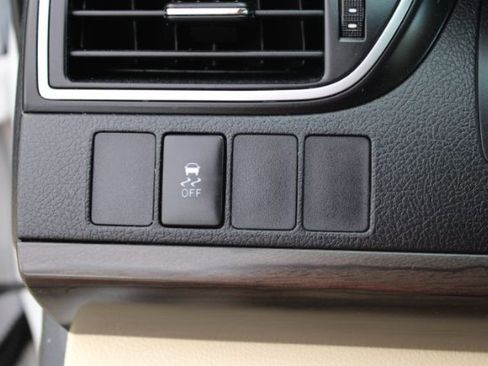 Used 2015 Toyota Camry LE image 12