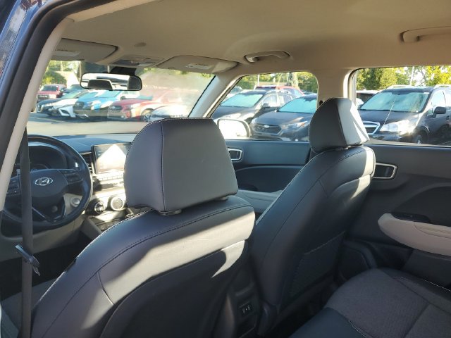 Used 2024 Hyundai Venue Limited FWD image 9