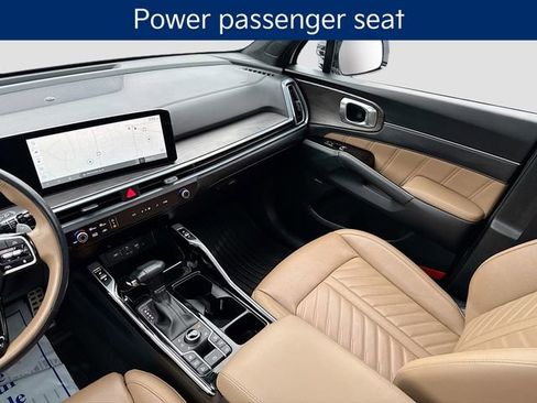 Certified 2024 Kia Sorento SX Prestige w/ Olive Brown Leather Package image 28