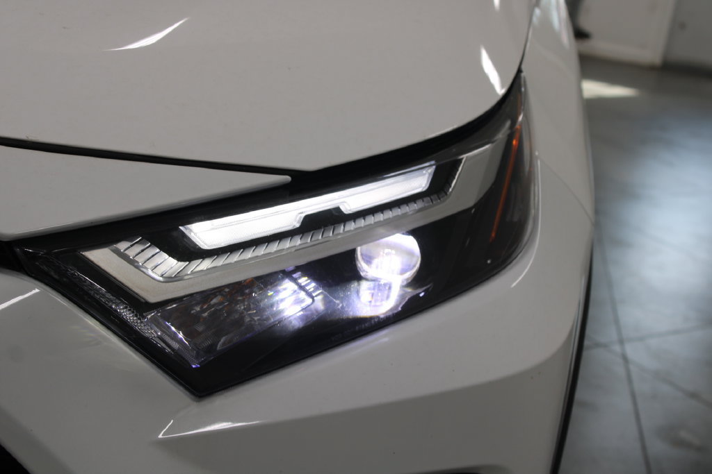 Used 2025 Toyota RAV4 XLE AWD/4WD image 12