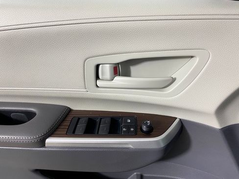 Certified 2024 Toyota Sienna LE image 24