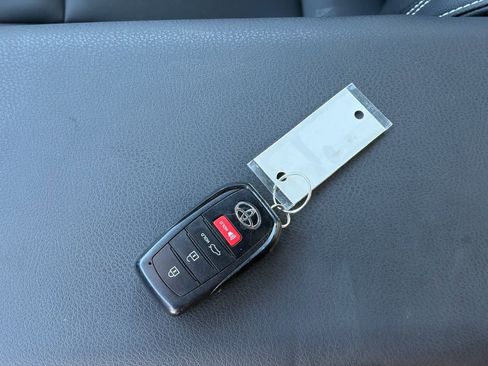 Used 2025 Toyota Camry SE image 30