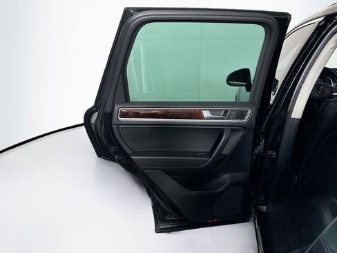 Used 2014 Volkswagen Touareg VR6 image 26