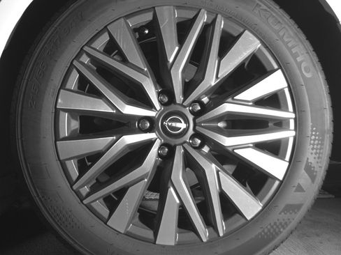 Used 2025 Nissan Altima 2.5 SV FWD image 14