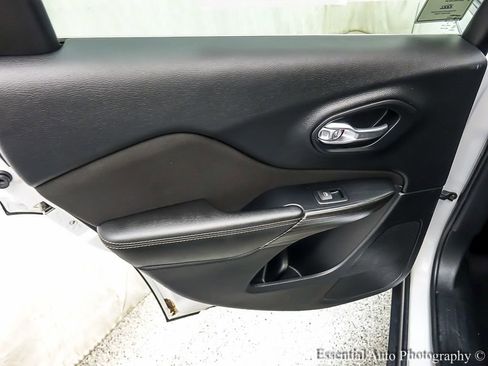 Used 2016 Jeep Cherokee Latitude w/ Comfort/Convenience Group image 23