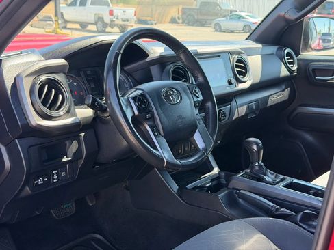 Used 2019 Toyota Tacoma TRD Sport w/ Technology Package AWD/4WD image 19
