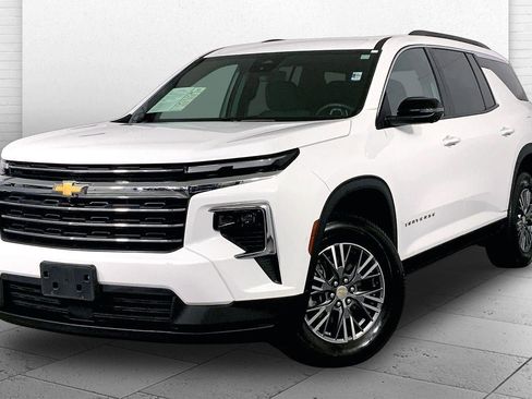 Used 2024 Chevrolet Traverse LT AWD/4WD image 12