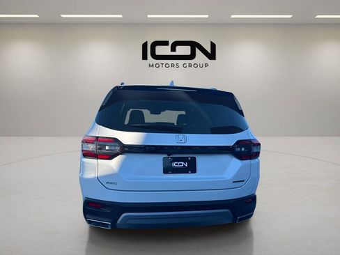 Used 2023 Honda Pilot Touring image 4