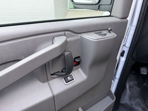 New 2026 Chevrolet Express 3500 Extended RWD image 10