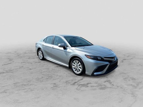 Used 2024 Toyota Camry SE FWD image 2