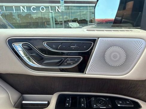 Used 2019 Lincoln Navigator L Reserve AWD/4WD image 14