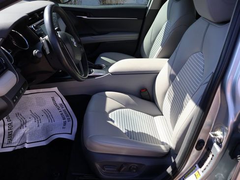 Used 2020 Toyota Camry SE image 34