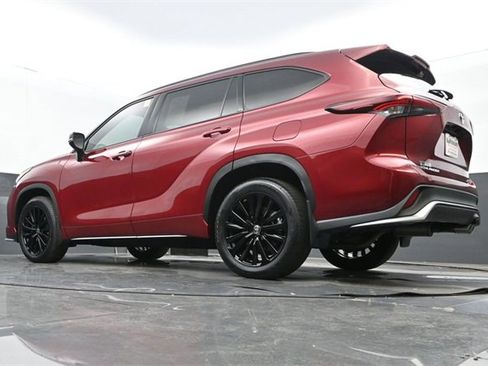 Used 2024 Toyota Highlander XSE image 25
