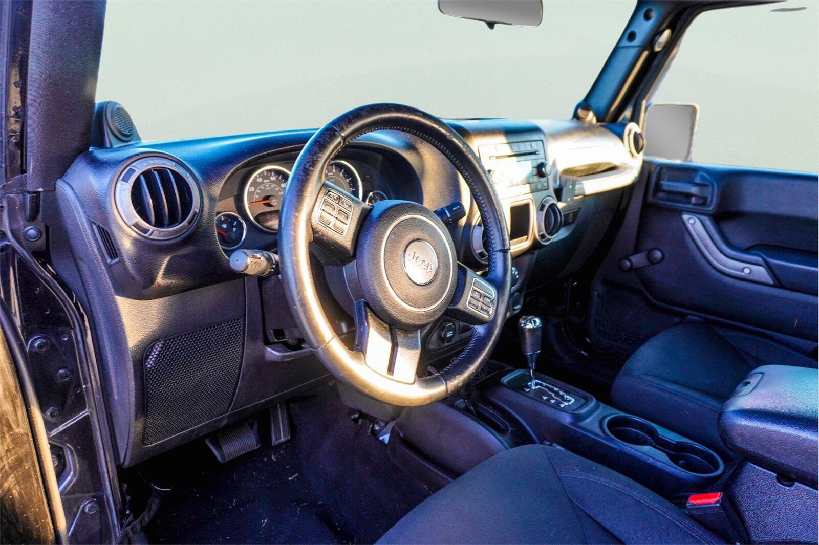 Used 2014 Jeep Wrangler Unlimited Sport w/ Max Tow Package AWD/4WD image 3
