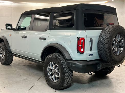 Used 2023 Ford Bronco Badlands image 3