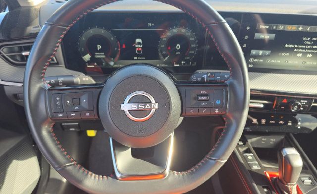 Used 2025 Nissan Kicks SR FWD image 7