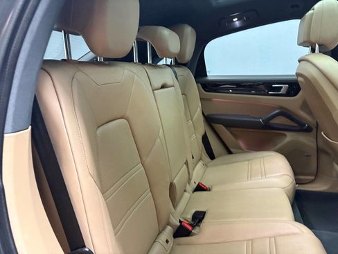 Used 2021 Porsche Cayenne E-Hybrid Coupe image 66