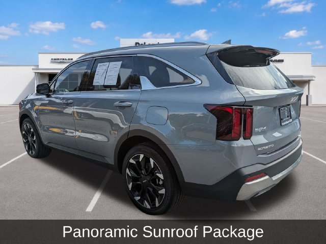 Used 2025 Kia Sorento EX w/ Panoramic Sunroof Package FWD image 6