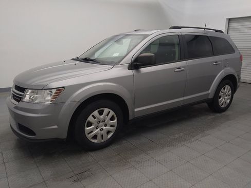 Used 2020 Dodge Journey SE image 2