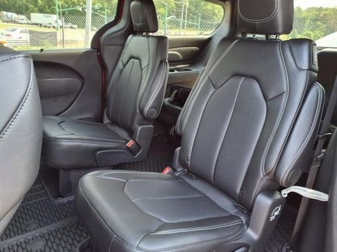 New 2025 Chrysler Voyager LX image 7