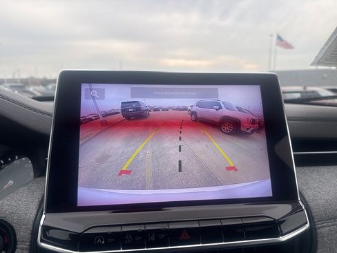 Used 2023 Jeep Compass Latitude image 36