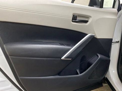 Used 2024 Toyota Corolla Cross L FWD image 30