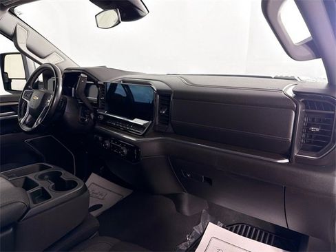 Used 2024 Chevrolet Silverado 2500 LT image 33