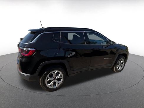 Used 2025 Jeep Compass Latitude AWD/4WD image 15