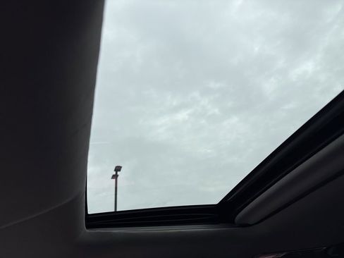 Used 2019 Toyota Highlander XLE image 9