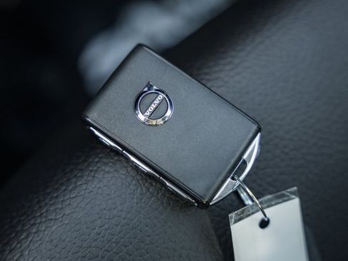 Certified 2022 Volvo XC60 B5 Momentum w/ Climate Package image 39