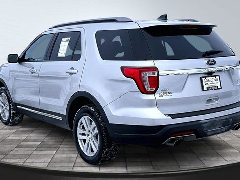 Used 2019 Ford Explorer XLT image 4