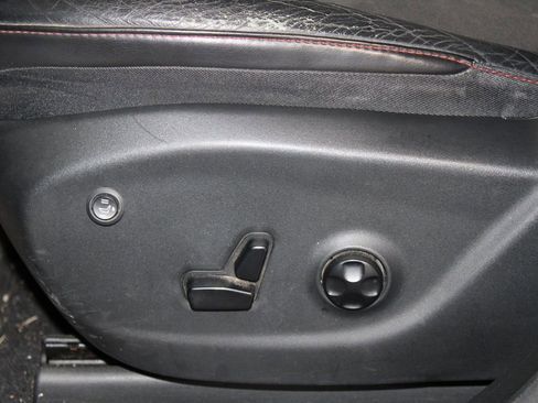 Used 2017 Jeep Cherokee Trailhawk w/ Comfort/Convenience Group image 16