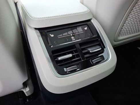 Used 2017 Volvo XC90 T6 Momentum w/ Vision Package image 11