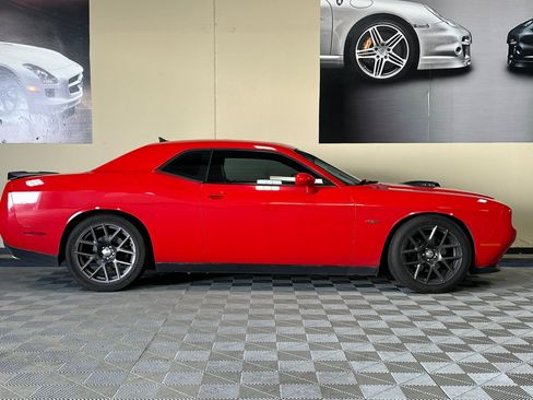 Used 2016 Dodge Challenger R/T Plus RWD image 3
