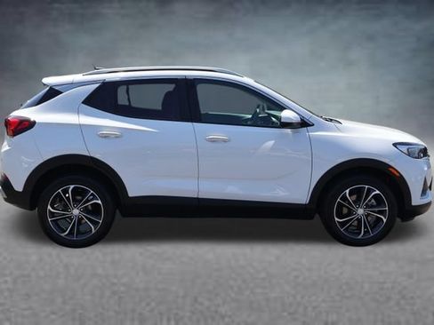 Used 2022 Buick Encore GX Select FWD image 2