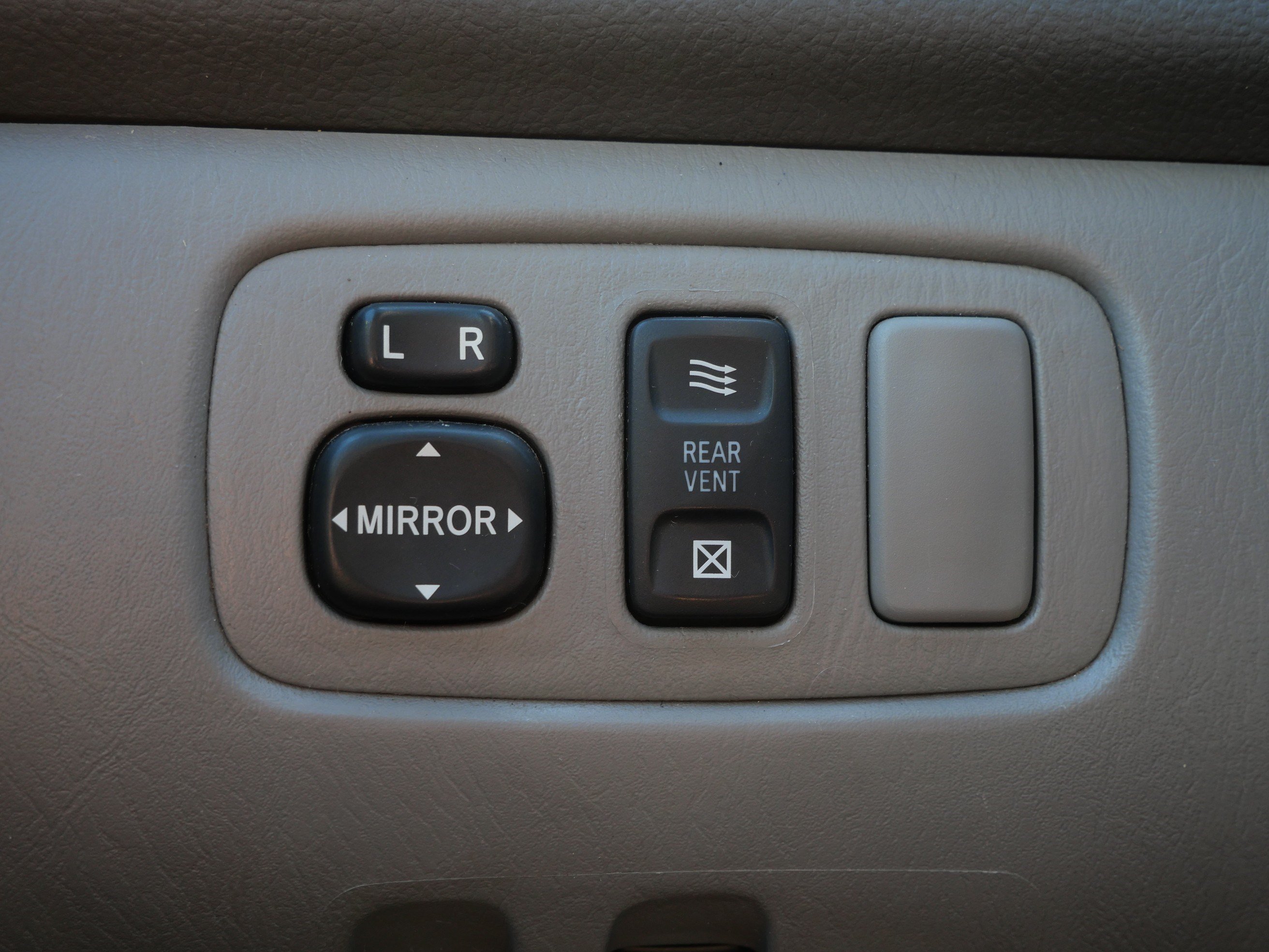 Used 2005 Toyota Sienna CE FWD image 26
