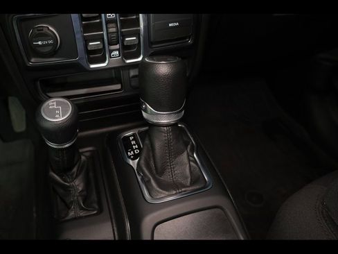 Used 2022 Jeep Gladiator Sport AWD/4WD image 15